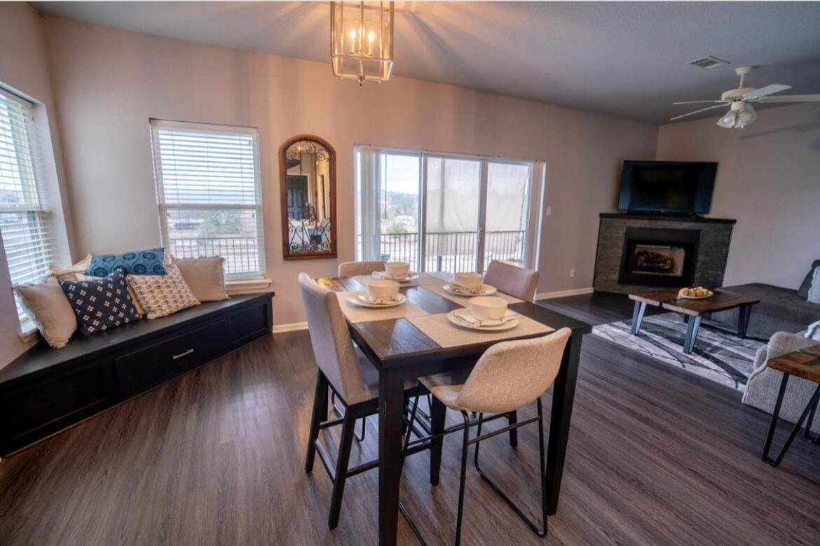 Brooklynn'S Bay, Elegant Lakefront Condo Retreat ฮอตสปริงส์ ภายนอก รูปภาพ