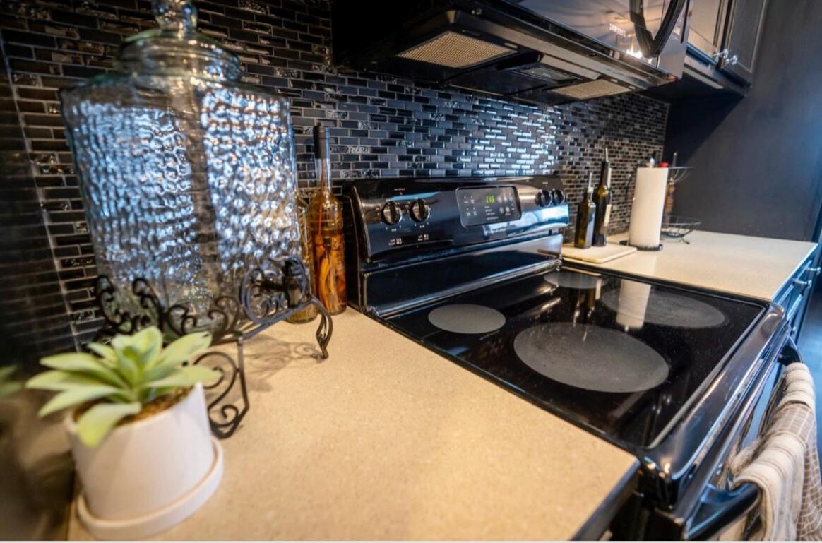 Brooklynn'S Bay, Elegant Lakefront Condo Retreat ฮอตสปริงส์ ภายนอก รูปภาพ